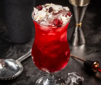 Océan Red Fruit cognac based cocktail with vodka, strawberries, and cherries